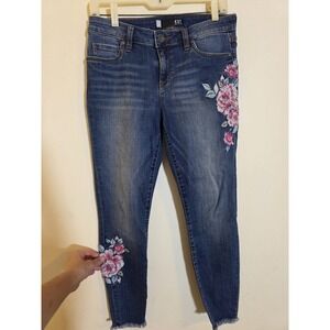 Kut from the Kloth Sz 6 Connie Ankle Skinny floral embroidery Raw Hem Boho Jeans